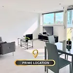 Modern 2 Bed In Centre - Location - Steps From Attractions *