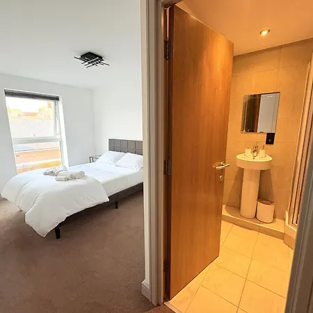 Modern 2-bed In Centre - Location - Walk To Attractions