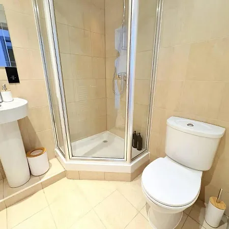 Modern 2-bed In Centre - Location - Walk To Attractions 约克