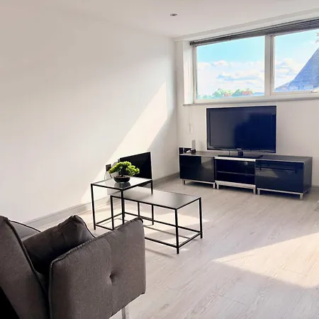 Modern 2 Bed In Centre - Location - Steps From Attractions Semesterbostad