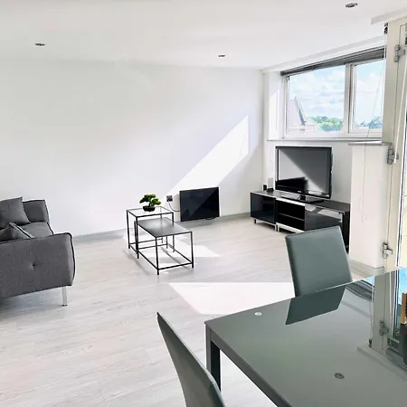 Modern 2 Bed In Centre - Location - Steps From Attractions Semesterbostad