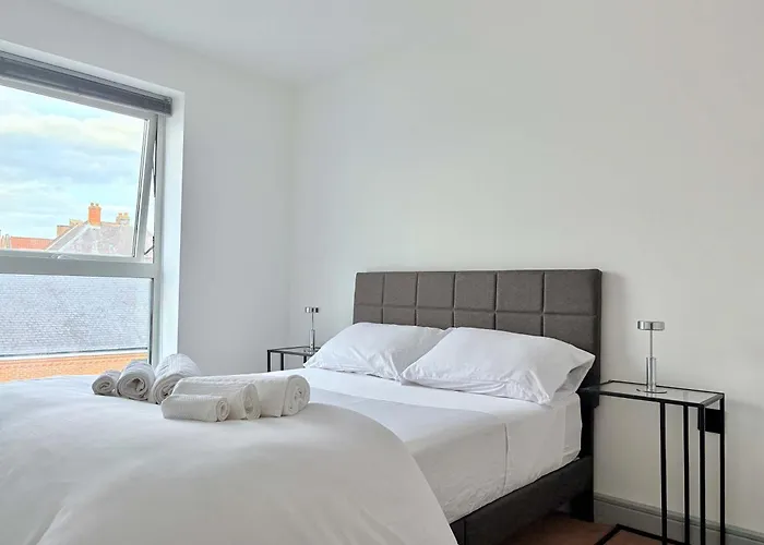 Modern 2 Bed In Centre - Location - Walk To Attractions *