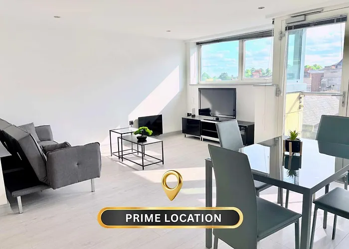 Modern 2 Bed In Centre - Location - Walk To Attractions *